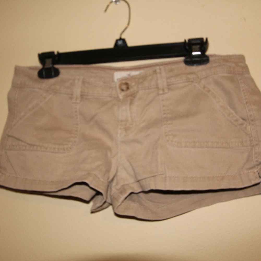 Hollister Tan Shorts - Stretchy - Size 5